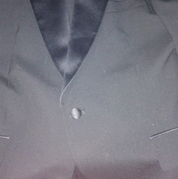 Suit - Picture 2 of 4